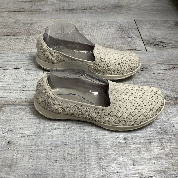 Skechers Womens Cream GOGA MAX Slip On Sneaker Size 9.5 Gen 5 Knit NEW - Picture 4 of 10
